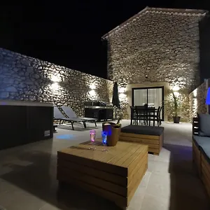 le-domaine-du-grand-cru.hotels-rhonealpes.com/